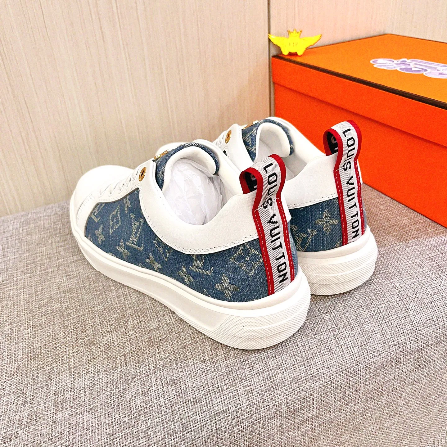 🚘🚘Factory batch 400💰[LV]🔥Louis Vuitton, high-end men's shoes brand, official website 1:1 latest masterpiece: the upper is made of first-layer cowhide imported from Italy with a comfortable and breathable lining➕original non-slip and wear-resistant outsole🔥, making walking more convenient and comfortable! An exclusive new model, a stunning work, a beautiful 1:1 replica [color] compared to the official quality! Create a fashionable personality to set off your uniqueness! A must-have for trendy men! Classic🔥Size: 38-44 Color: 🔥Multiple colors available🔥
